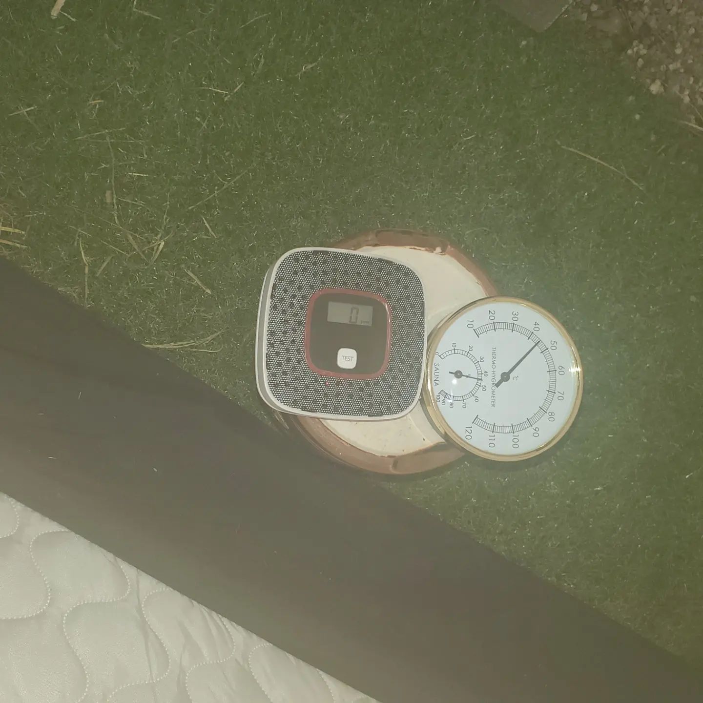 テント内で薪ストーブ焚いてみた⁡
