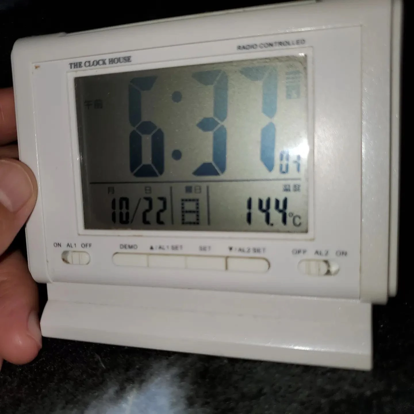 室内なのに14℃…⁡